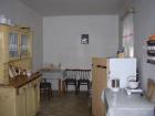 kuchy� s j�delnou